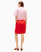 Knee-length red chino shorts styled casually – Áines Boutique
