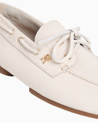 Cream Tommy Hilfiger boat shoe close-up of leather and eyelets – Áines Boutique
