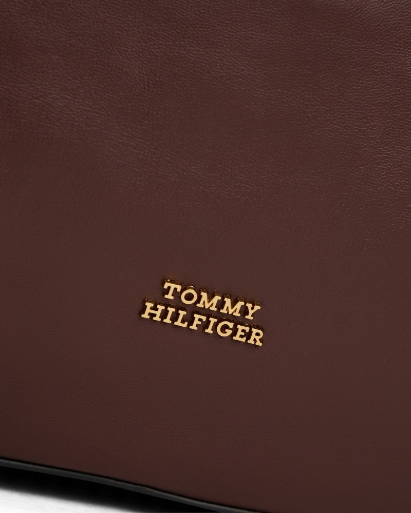 Large leather tote in brown with subtle Tommy branding