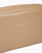 Tommy Hilfiger TH Essential camera bag beige logo detail – Áines Boutique