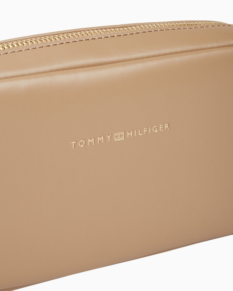Tommy Hilfiger TH Essential camera bag beige logo detail – Áines Boutique