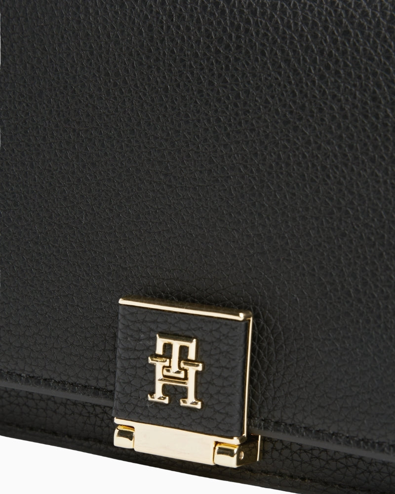 Tommy Hilfiger TH Her chain crossover black logo detail – Áines Boutique