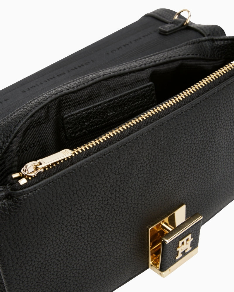 Tommy Hilfiger TH Her chain crossover black interior detail – Áines Boutique