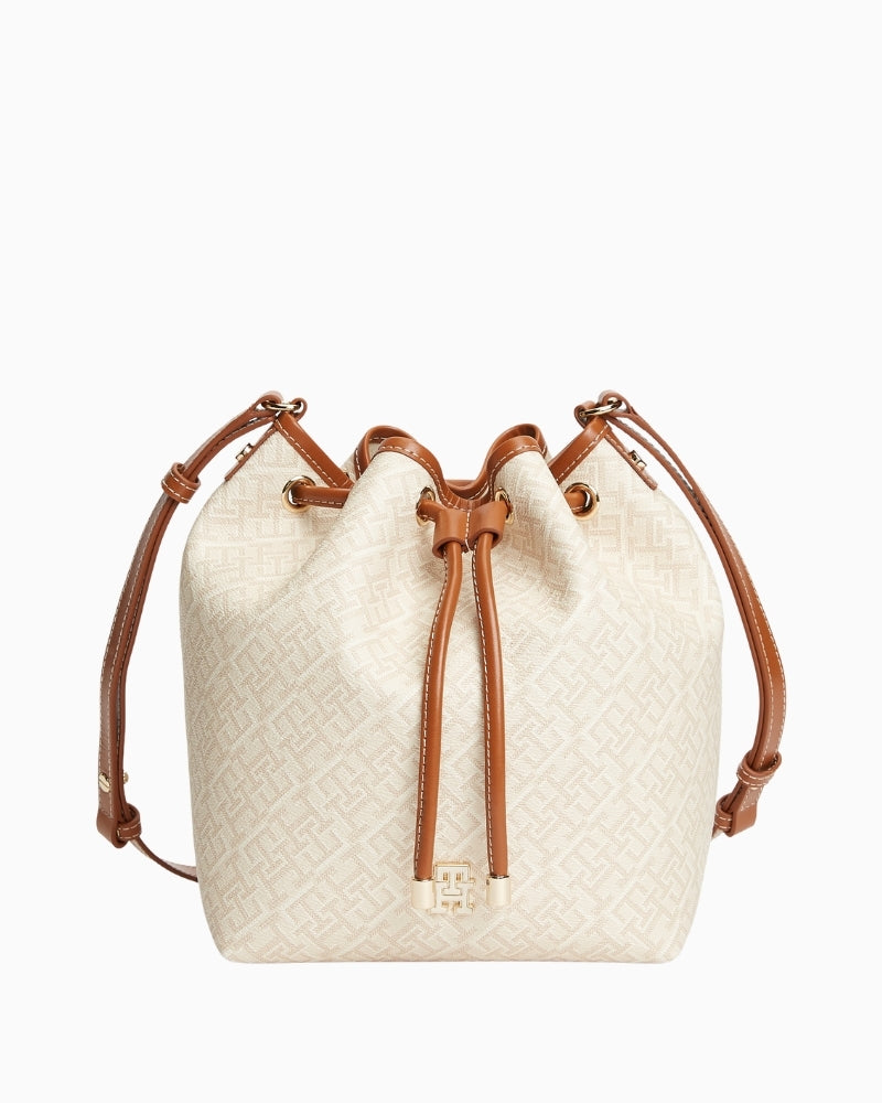 Tommy Hilfiger TH Monoplay bucket bag front view – Áines Boutique