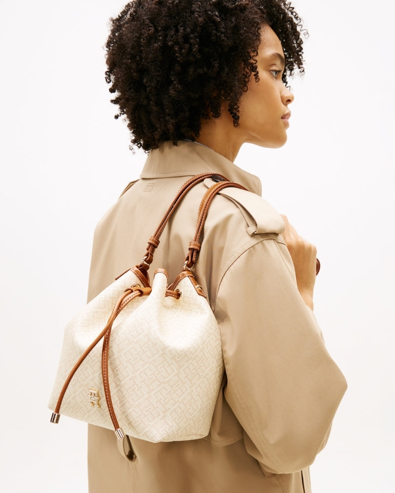 Woman wearing Tommy Hilfiger TH Monoplay bucket bag – Áines Boutique