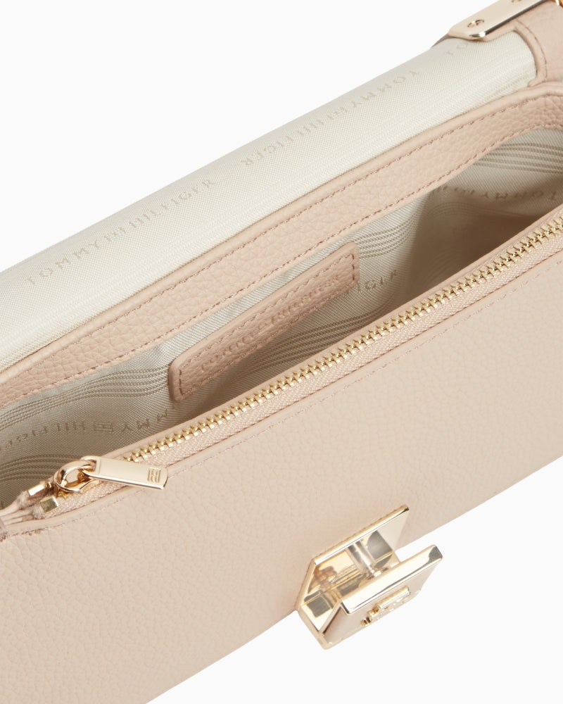 Tommy Hilfiger TH Her chain crossover beige interior detail – Áines Boutique
