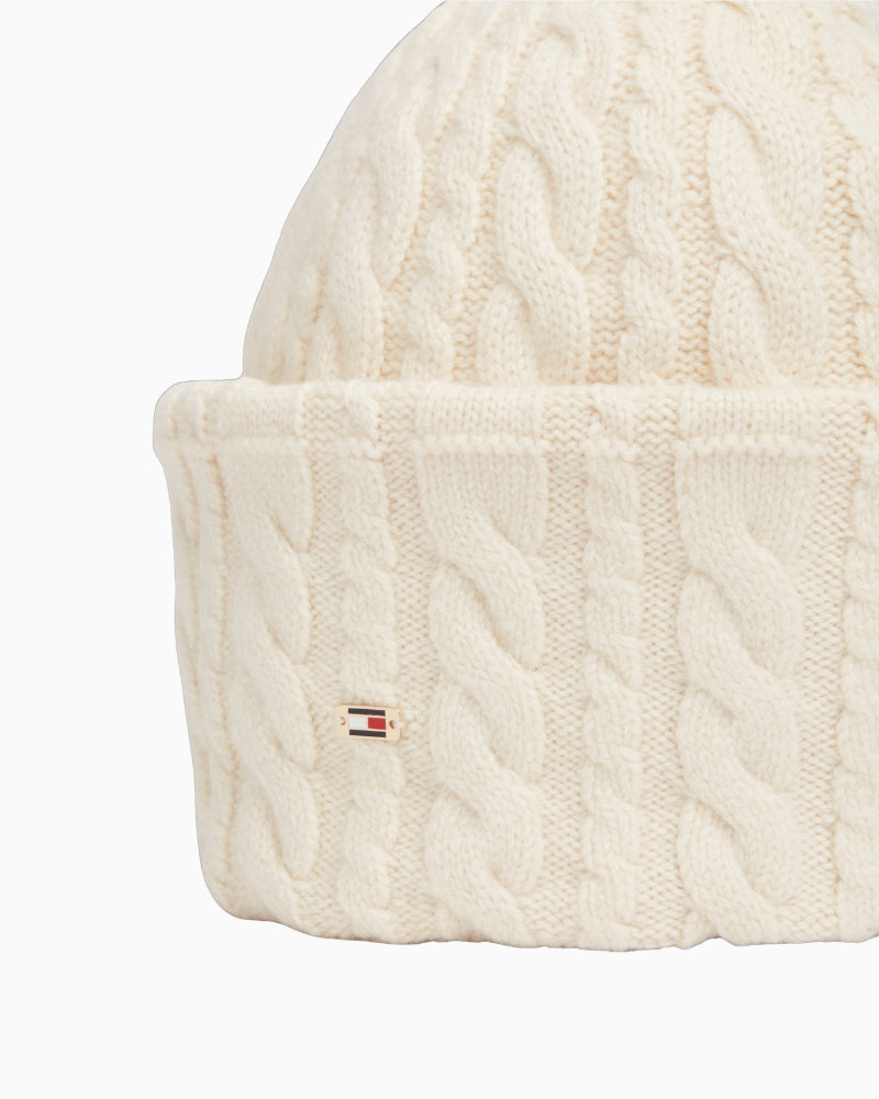 Tommy Hilfiger Enamel Flag Cable Beanie in Light Beige logo detail
