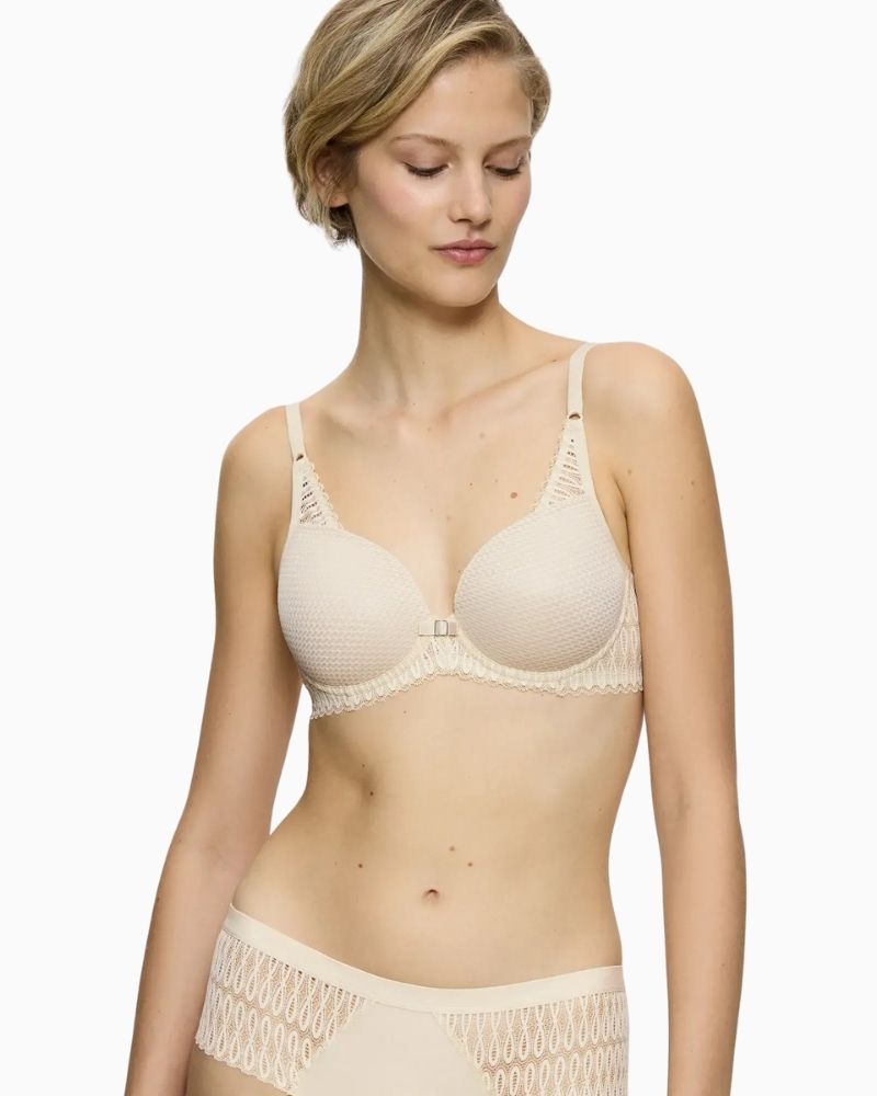 Triumph Aura Spotlight bra in creamy dream with soft lace cups