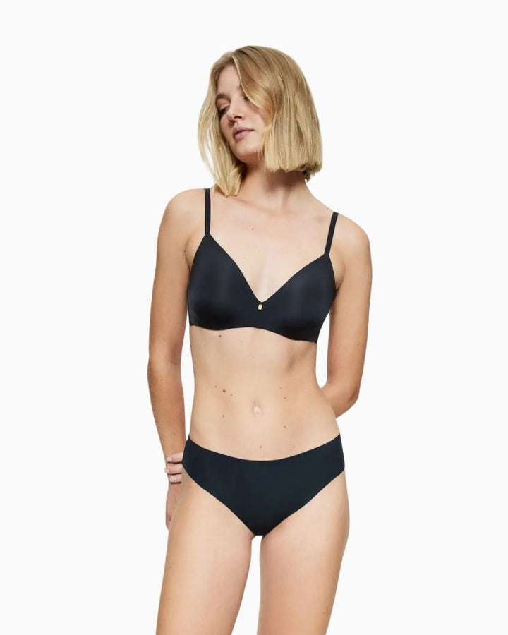 Triumph Pretty Micro black string brief with clean-cut edges