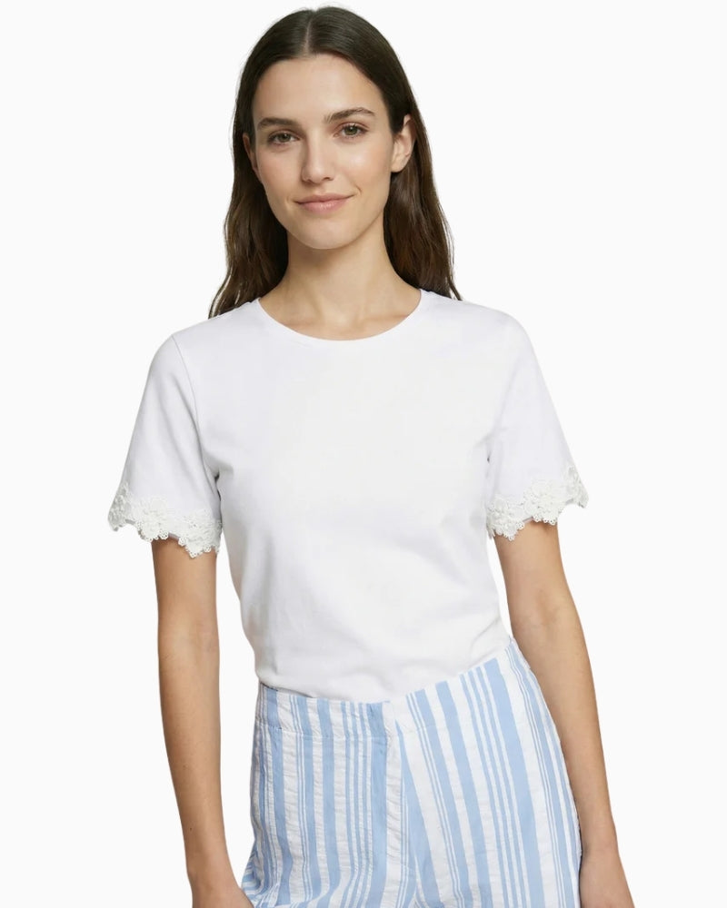 Vilagallo white T-shirt with lace sleeves front view on model