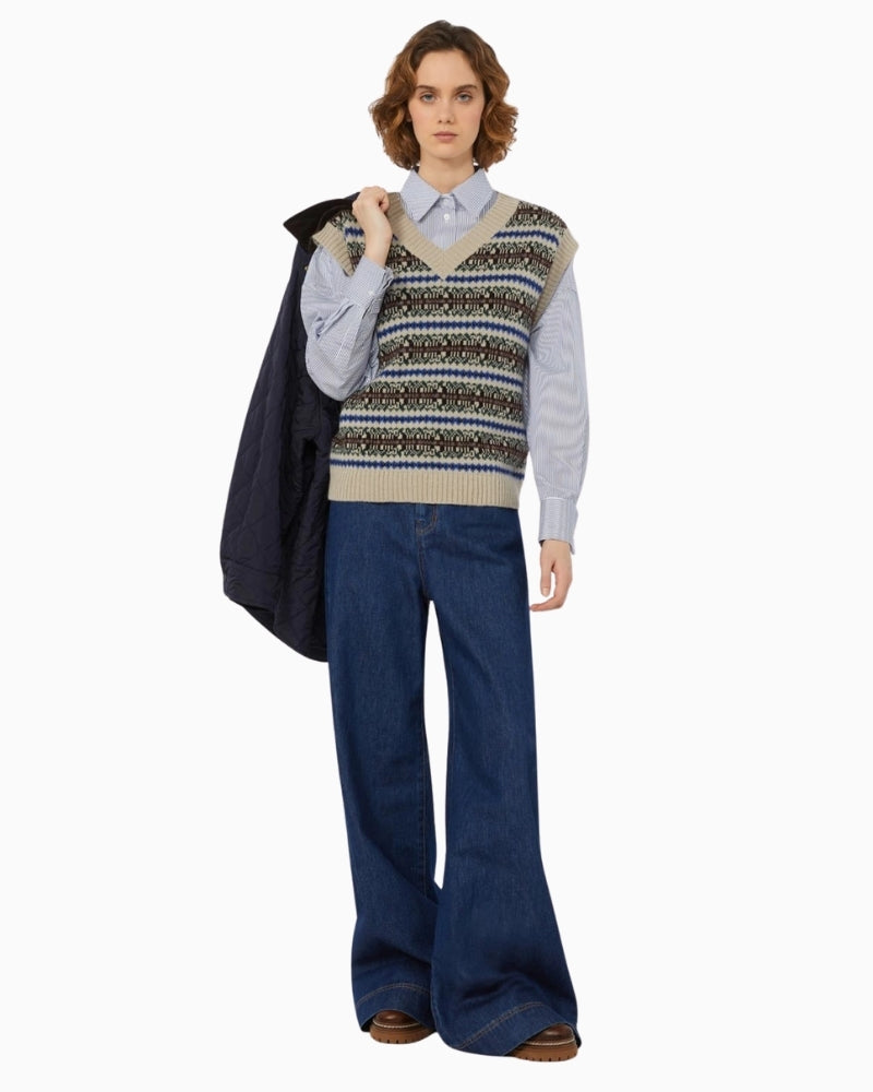 Front view of Weekend Max Mara Arturo cropped navy cotton poplin shirt with boxy fit and chest pocket
