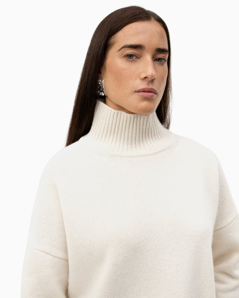 Weekend Max Mara Wool Turtleneck Jumper in Ivory high collar detail