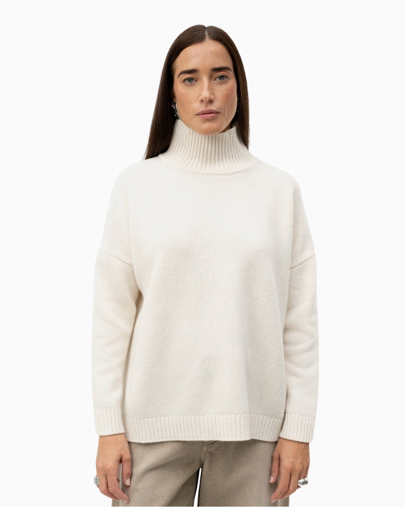 Weekend Max Mara Wool Turtleneck Jumper in Ivory sleeve and cuff detail